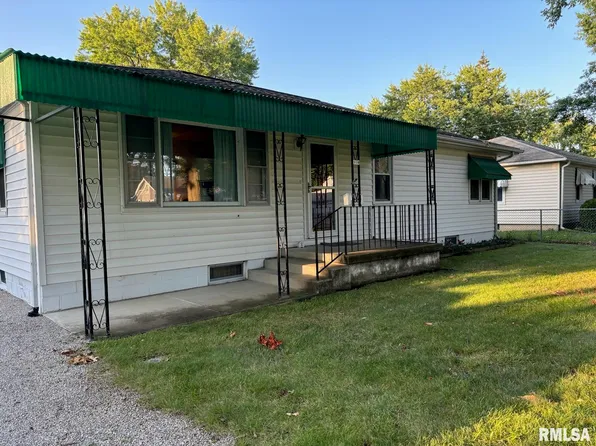 909 Washington St, Pawnee, IL 62558