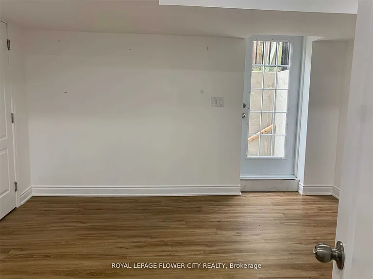 7227 Para Pl #LEGAL BASEMENT — Photo 5