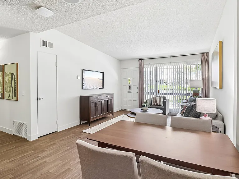 Town Park Villas — Photo 5