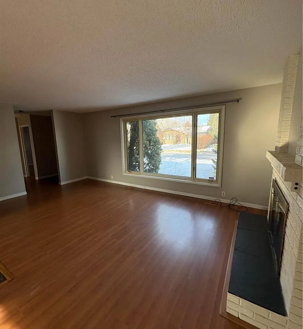 3 bed, 1.5 bath, 1216 sqft, $2,000 — Photo 3