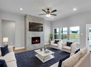 520 E Lamar St, Palmer, TX 75152