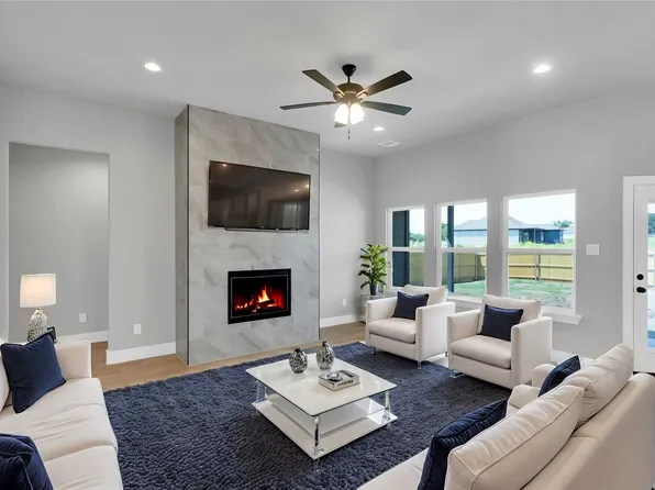 520 E Lamar St, Palmer, TX 75152