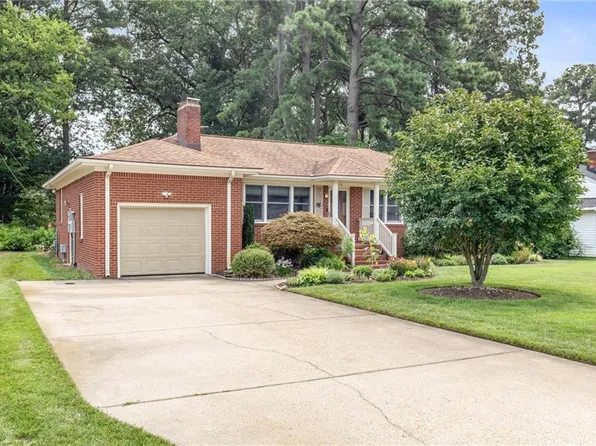 236 E McGinnis Cir, Norfolk, VA 23502