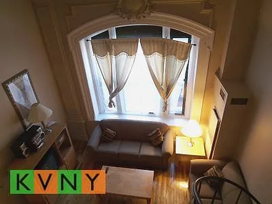 Rented by KVNY Soho | media 51