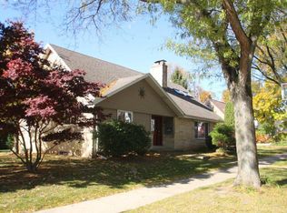 1609 N 71st St, Wauwatosa, WI 53213