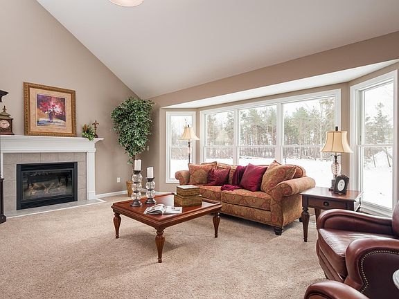All photos are of model homes in the listed floor plan. Costs may vary depending on upgrades.