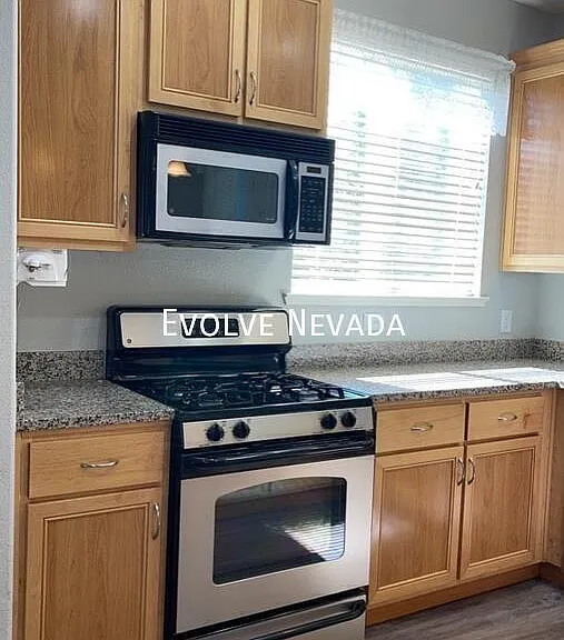 4900 Bougainvillea Cir — Photo 8
