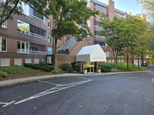 300 River Road #213, Manchester, NH 03104