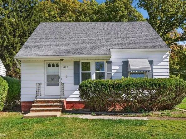 5493 Thomas St, Maple Heights, OH 44137
