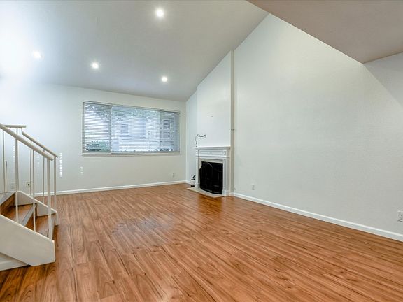 4th image of 125 Connemara Way APT 126