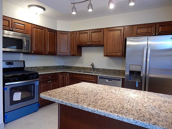 3rd image of 2619 Campbell St