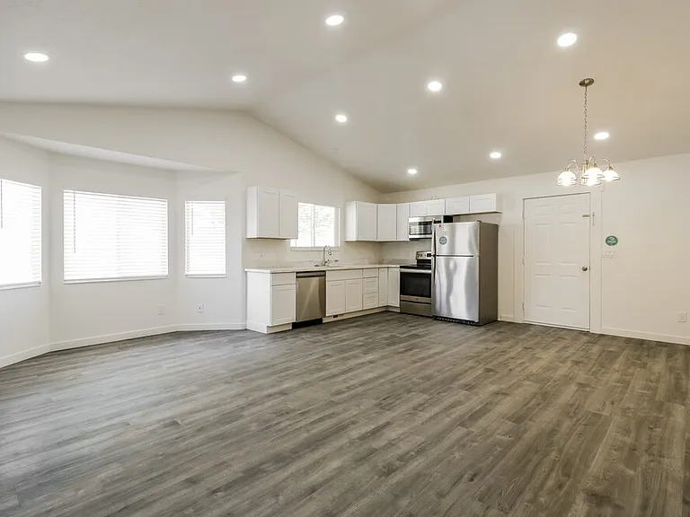 2098 E Weeping Willow Way — Photo 5