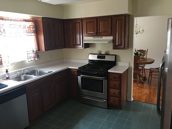 2nd image of 218 Yorkwood Ln