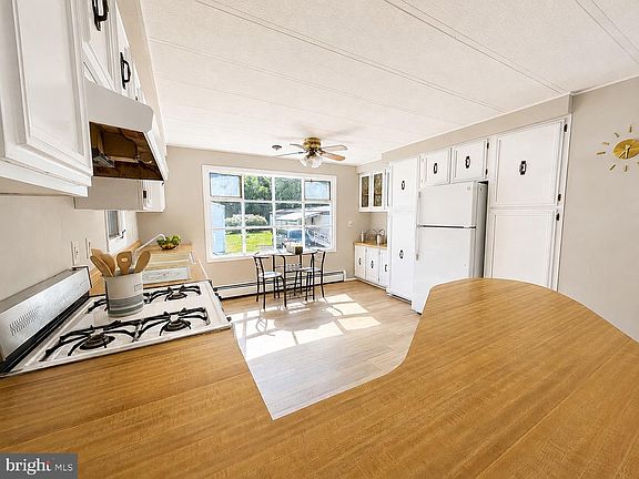 5th image of 305 Wilson Dr