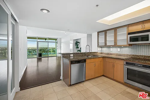 13700 Marina Pointe Dr #1019 Photo 1