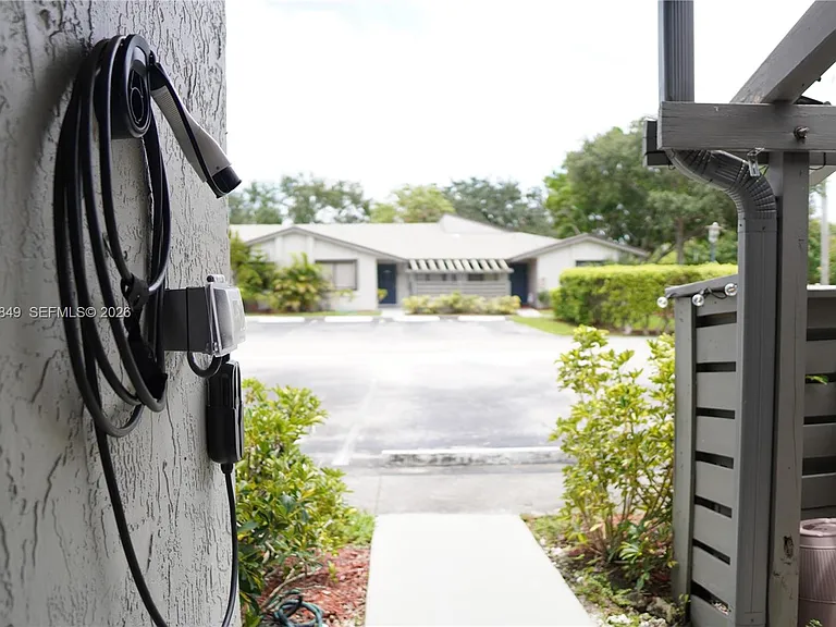 453 Lakeview Dr #2 — Photo 3