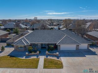 8 Night Sky Ln, Roswell, NM 88201