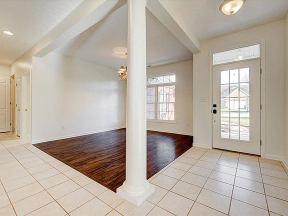 3rd image of 2934 Saratoga Ct