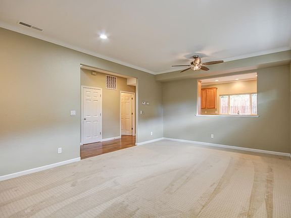3rd image of 1586 Heritage Ln