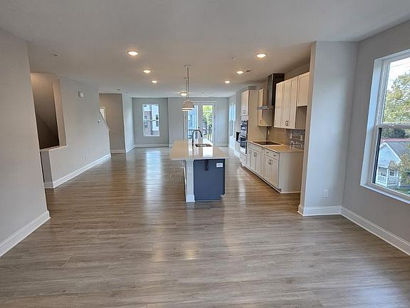 5th image of 1202 Coach Station Aly #201