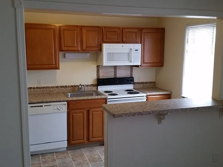 Village Park Manor Apartments — Photo 10