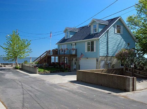 3rd image of 18 Dayton Ave