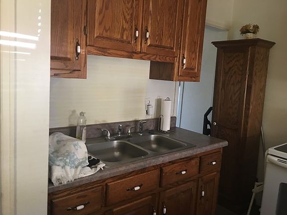 5th image of 202 N Edison Ave