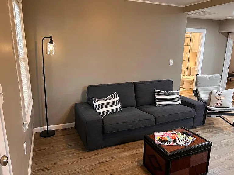 517 Manatee Ave — Photo 4