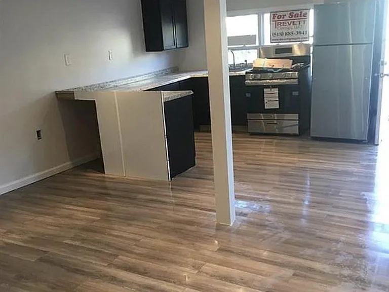 38 Washington Ave — Photo 8