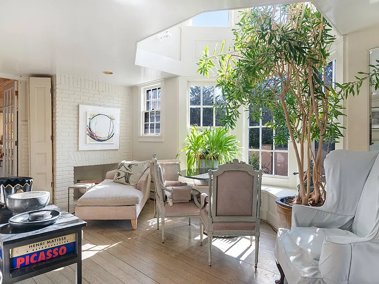 4 Cozzens Ln — Photo 4