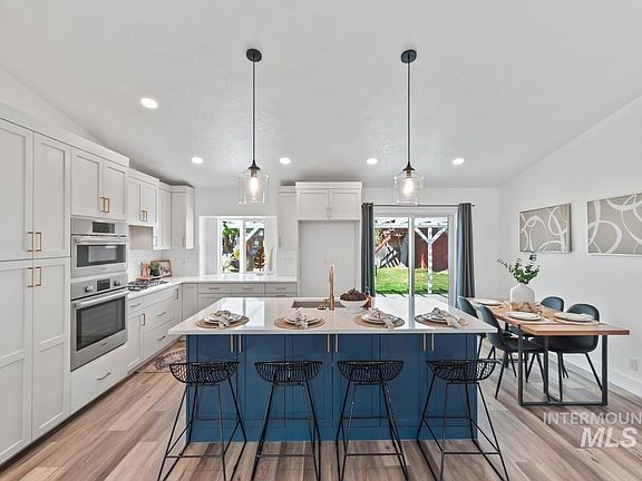 5th image of 4227 N Waterford Pl