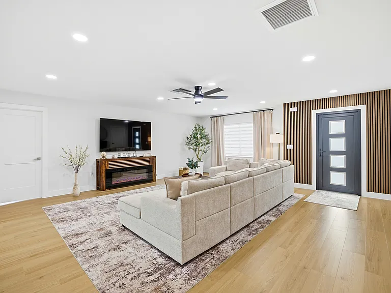 1530 Mackintosh Blvd — Photo 6