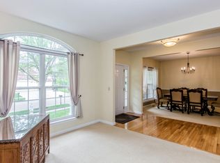 16762 Benton Taylor Dr, Chesterfield, MO 63005
