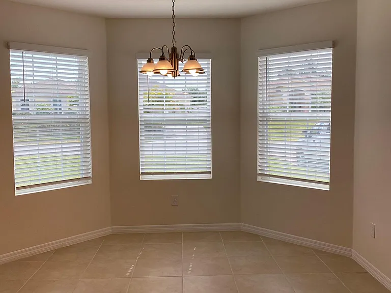 1207 SW Embers Ter — Photo 17
