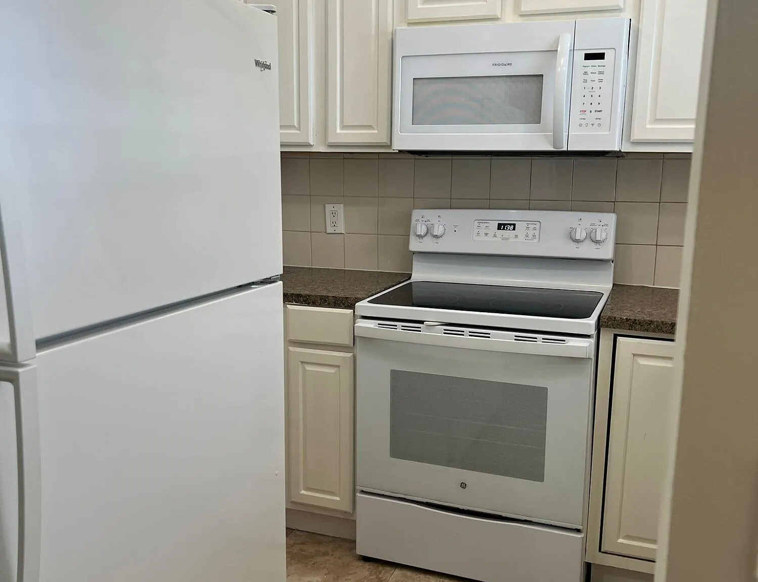 2 bed, 2.0 bath, 754 sqft, $2,000 — Photo 3