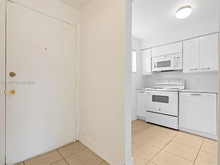 4215 N University Dr #305 — Photo 4