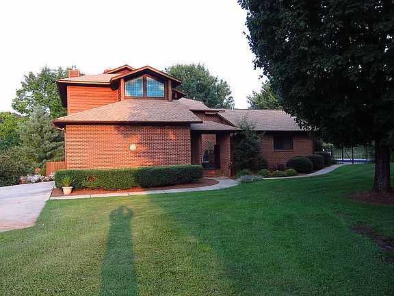 4th image of 1410 Olive Ct