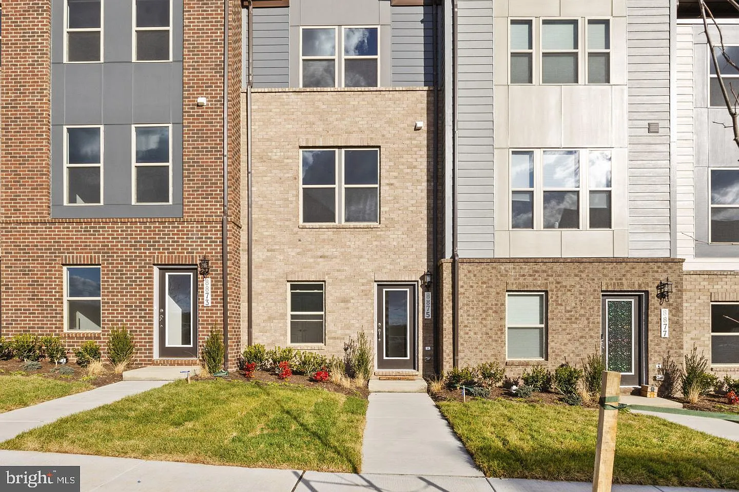 3 bed, 3.5 bath, 2020 sqft, $2,850 — Photo 4