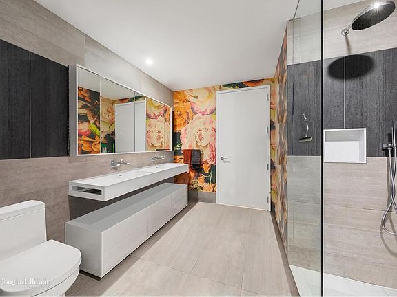 4th image of 545 W 48th St APT 104S