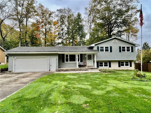 201 Eastwood Dr, New Middletown, OH 44442