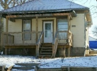 706 S 10th St, Beatrice, NE 68310