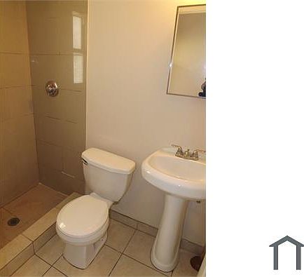 5th image of 223 NW 12th St #3