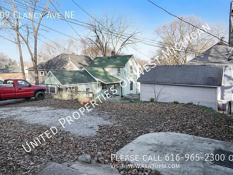 709 Clancy Ave NE — Photo 17
