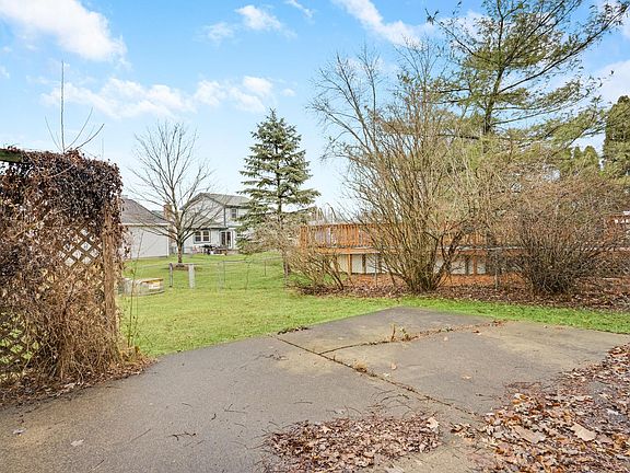 5th image of 1158 Crater Lake Ln