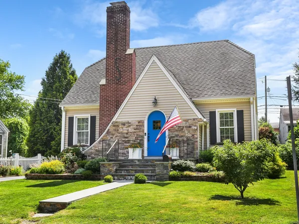 21 Lakeview Drive, Norwalk, CT 06850