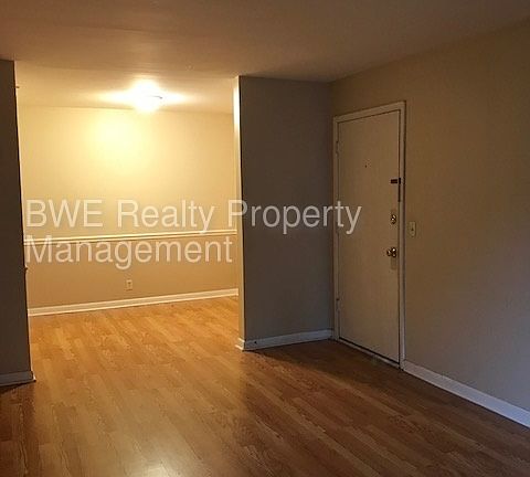 3rd image of 3901 Whitland Ave APT 21