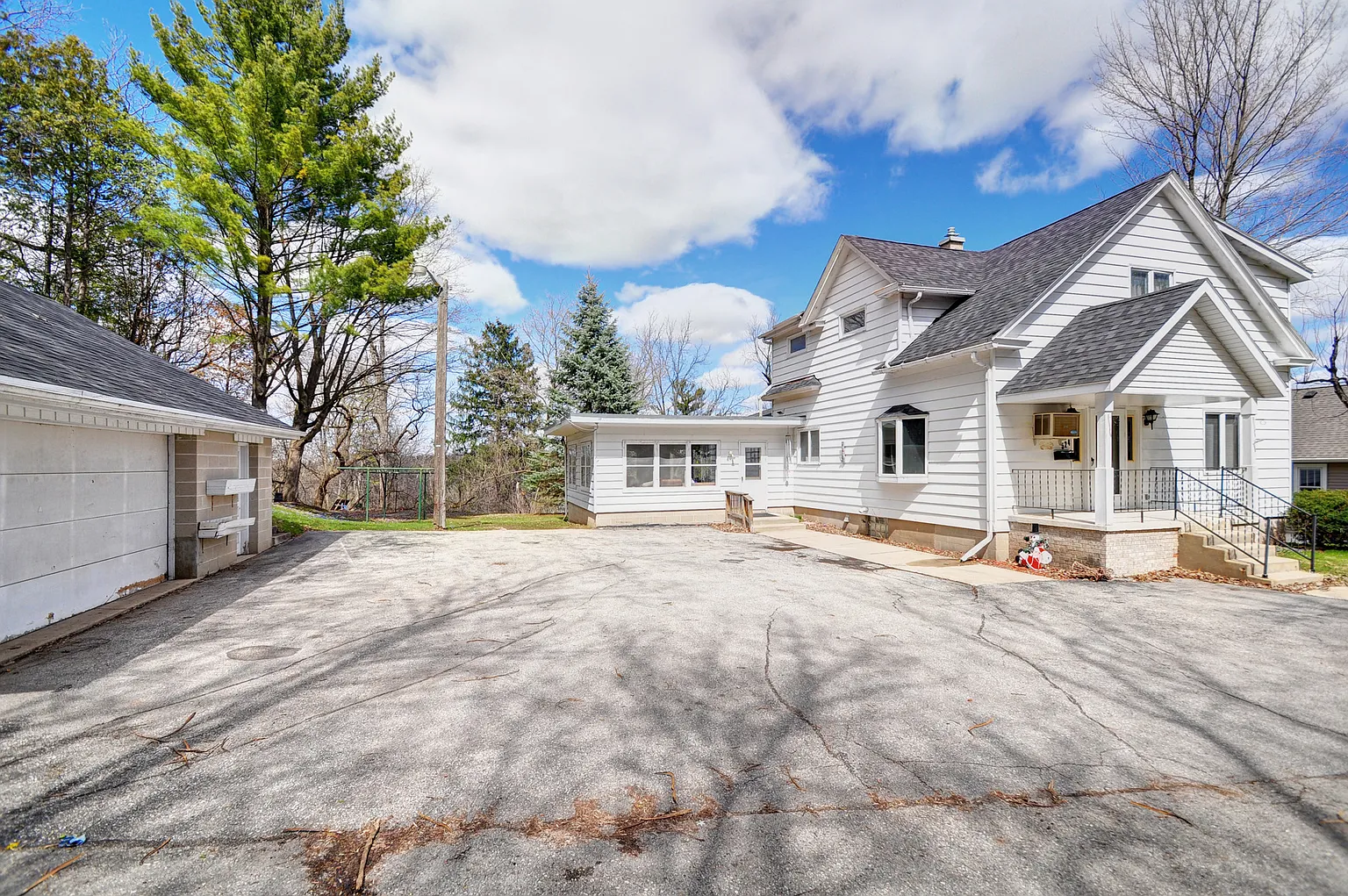 524 Terrace Ave photo 1