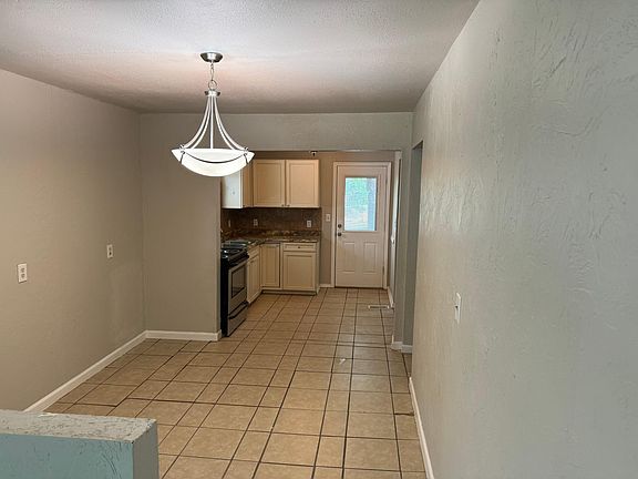 2nd image of 932 SW 52nd St