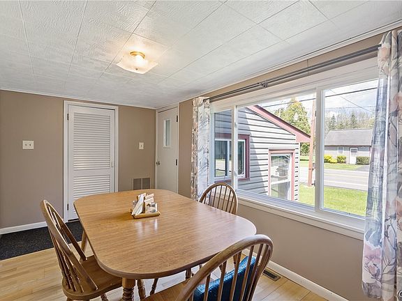 4th image of 3362-3363 N Hayes Rd
