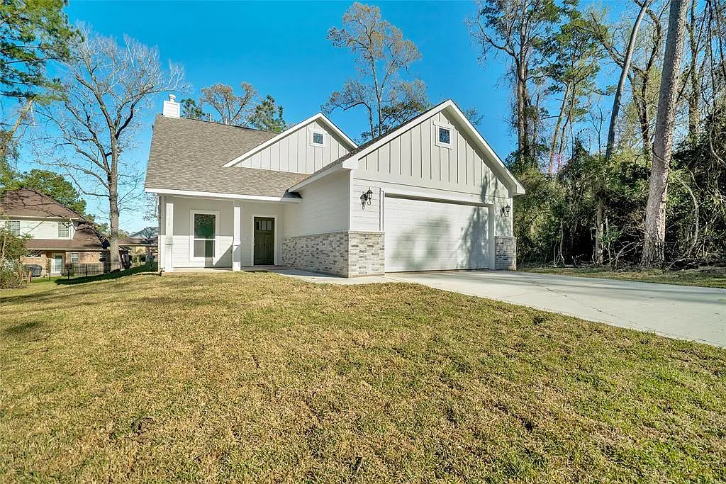 4 bed, 2.5 bath, 2506 sqft, $2,400 — Photo 2